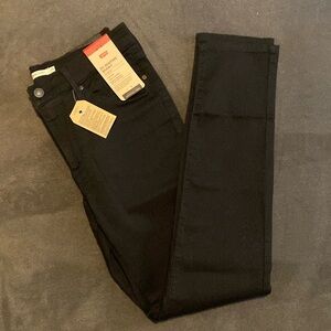 NWT Levi Womens 311 skinny shaping jeans.